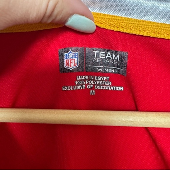 ✨ Vintage-Inspired Kansas City Chiefs Jersey Tee – Women’s Sz M bling Swiftie - Picture 7 of 10